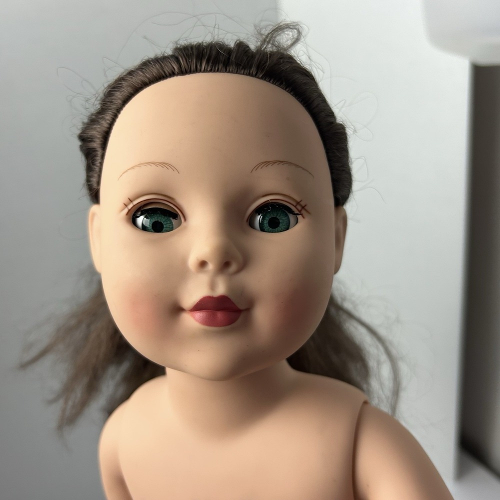 Madame‎ Alexander Doll Brown Hair Blue Eyes 2013 Style # 67047 18"